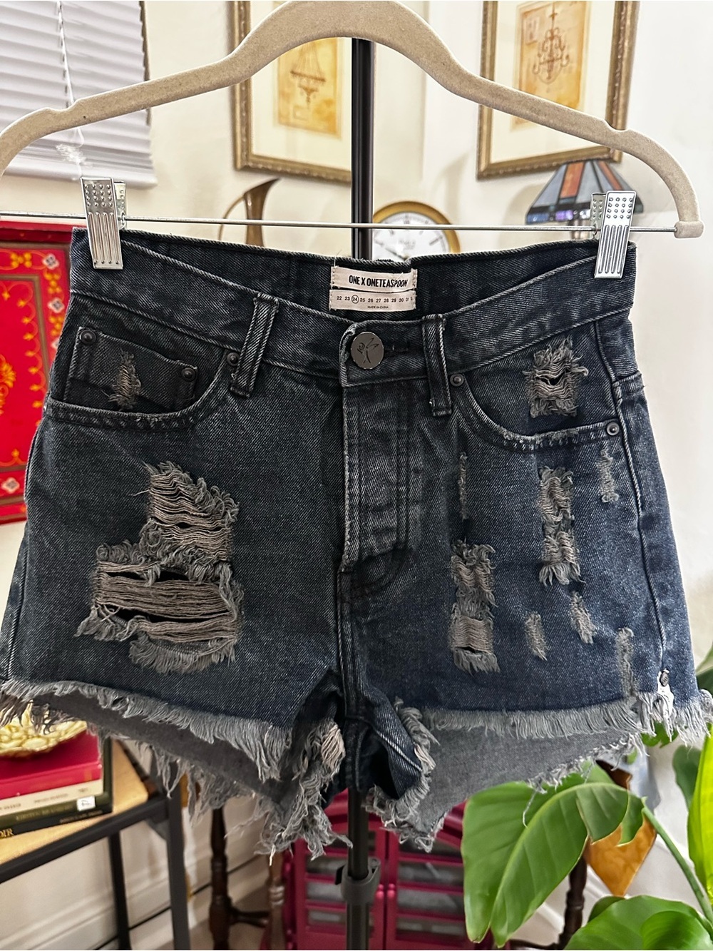 One Teaspoon Fox Black High Waist Destroyed Bonita Jean
Shorts
